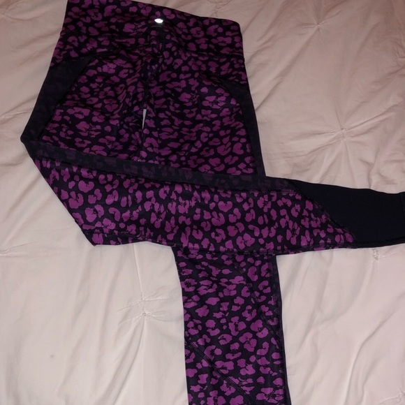 Lululemon drop it like its hot leggings! - Picture 2 of 6